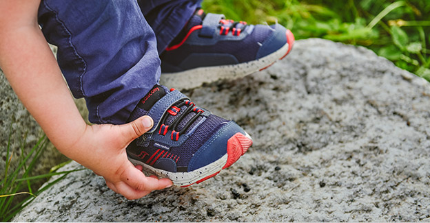 saucony youth sneakers
