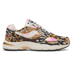 Various Saucony shoes