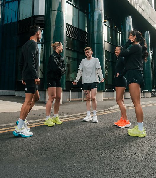 Un gros plan sur des Saucony Triumph 24.