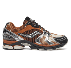 Various Saucony shoes