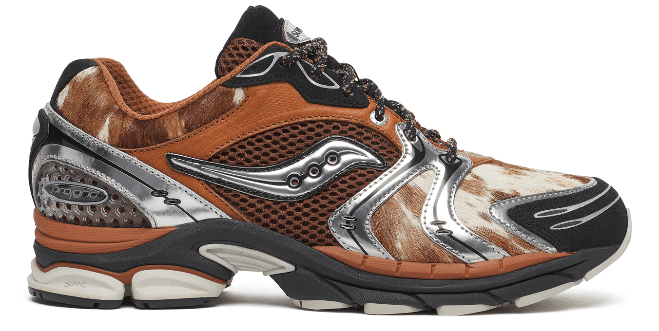 Side profile of the Saucony ProGrid Triumph 4 in the Space Cowboy colorway.