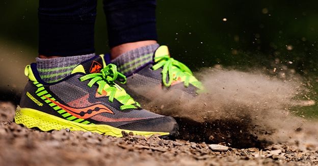 saucony youth running shoes