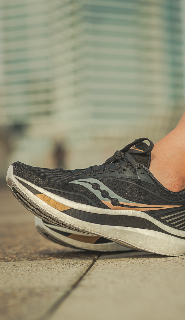 saucony walking shoes